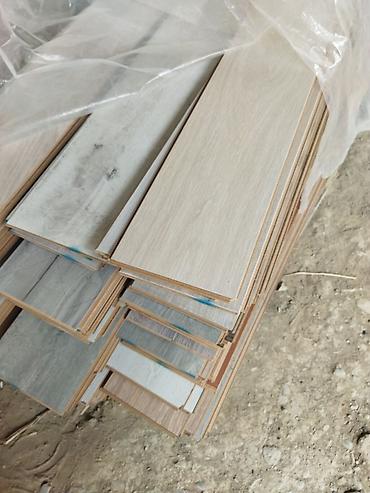 Qarışıq rəng laminat 200 kV var hoptovoy 2.50 AZN təzədir heç qəti