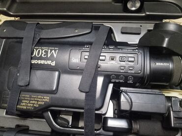 Videokameralar: Panasonic M300 VHS Video Kamera (VW-MH20 orijinal daşıma çantası ilə) — 1