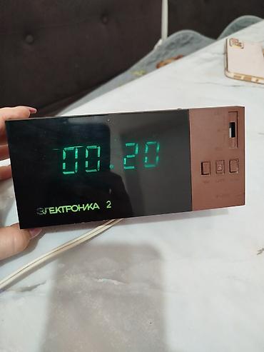 Часы электроника 2 раритет антиквариат полностью рабочие в отличном