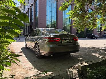 телешка для авто: Toyota Camry: 2023 г., 2.5 л, Автомат, Гибрид, Седан — 3