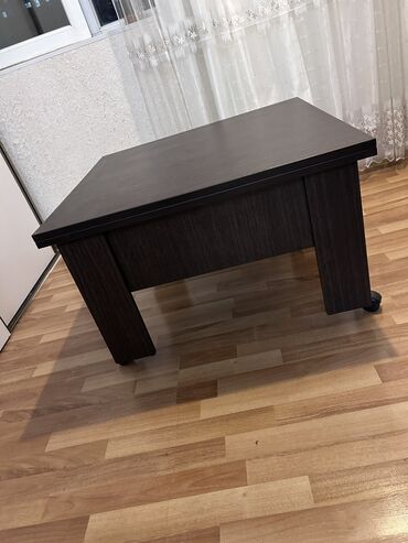 Masalar: Həm jurnalnı açılır olur ortalığ stol təzədi az işlənib çox az elə bil — 8