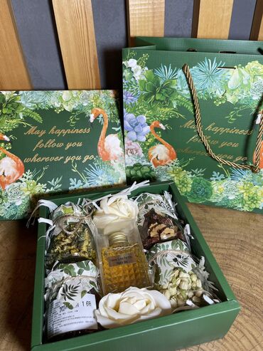 необычные подарки для девушек бишкек: Подарочный набор Зеленый • Коробка, Сумка • Ароматизатор флакон