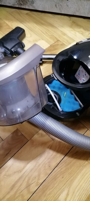 Klasični usisivači: Usisivač SAMSUNG bez kese dobar ispravan kompletan Tih dobro vuče na lalafo.rs — 4 Klasični usisivači: Usisivač SAMSUNG bez kese dobar ispravan kompletan Tih dobro vuče — 4