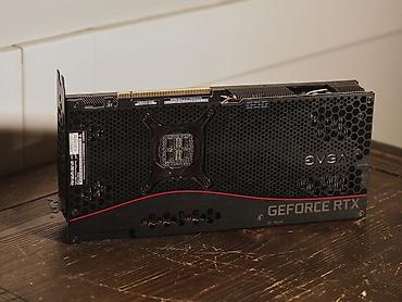 подставка для наушников: Видеокарта EVGA GeForce RTX (серия с тройным кулером) - Мощная — 3