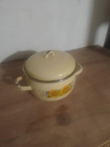 инкубацыоное яйцо: Кастрюля эмалированная с крышкой, примерно на 2 литра. Цвет — 1