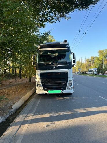 продаю вольво тягач бишкек: Жүк ташуучу унаа, Volvo, Стандарт, Колдонулган