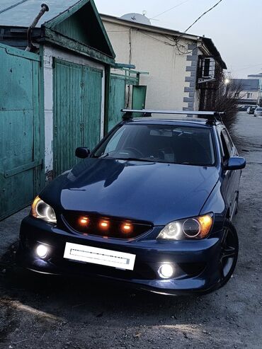 срочно продаю в связи с переездом: Toyota Altezza: 2001 г., 2 л, Автомат, Бензин, Универсал