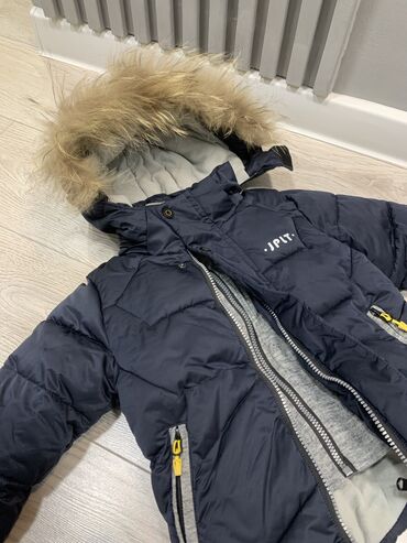 женская зимняя теплая куртка: Куртка в отличном состояние
Цена:500сом