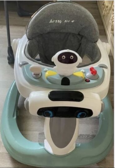 toxuma kukla: Uşaq gəzdirəni / yerişi üçün əlverişli “robot” dizaynlı baby-walker
