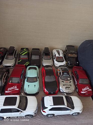 Avtomobil modelləri: Kolleksiya üçün model avtomobillər. Hər biri 15 AZN. Ünvan Yeni — 3