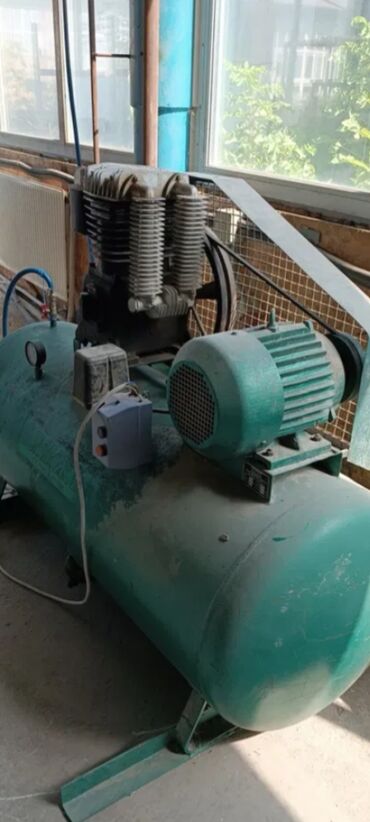 Kompiressor satılır 500 litirlik matorun güçü 10 kvt 16 bar 3 faza