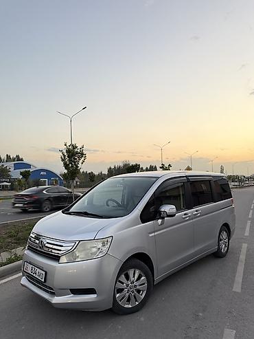 Honda Stepwgn: 2010 г., 2 л, Автомат, Бензин, Минивэн