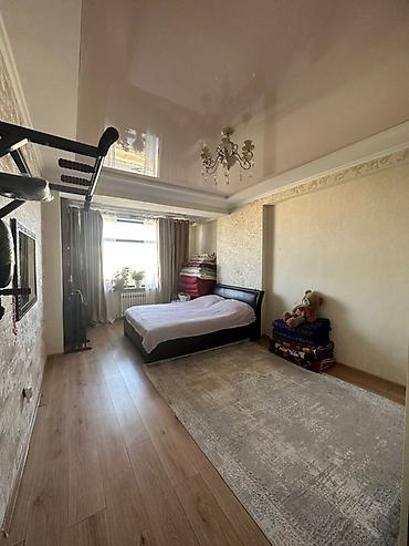 гостиной дом: 2 комнаты, 69 м², ул. Ахунбаева / Малдыбаева Элитка, 8 этаж — 2