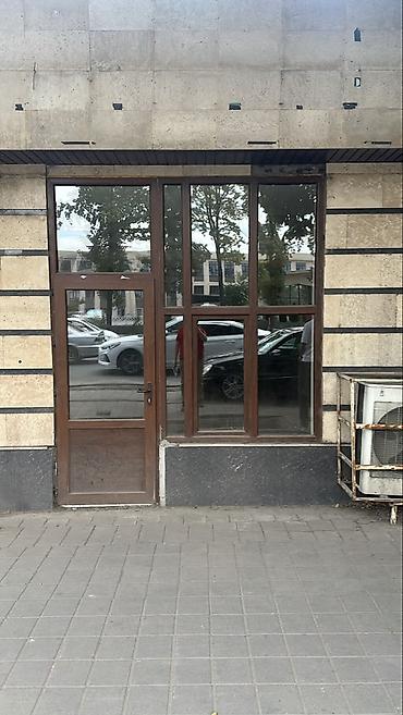 60: Сдаётся коммерческое помещение 60 м² на первой линии, 1/1, на — 3