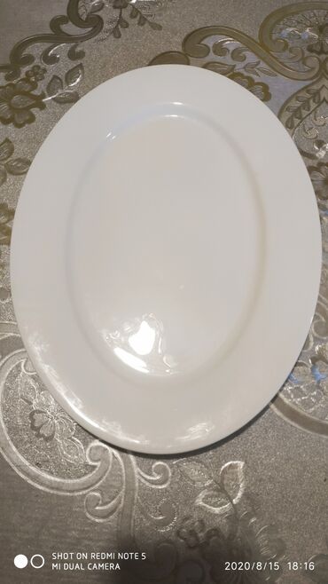 тарелки большие: Тарелка овальная форма, большое . 
стоимость 250с/шт
