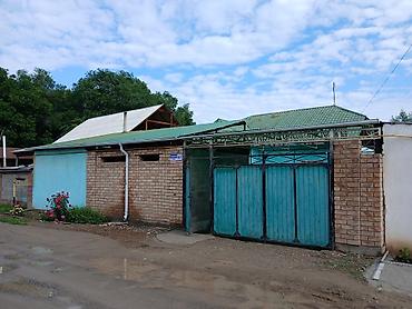 Продажа коттеджей и домов: Продается дом с двором и хозпостройками участок 4 соток рядом ходит — 2