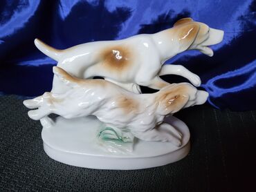 Staro posuđe i escajg: Figura nova pasa 7.god.Lippelsdorf Nemacka. Porcelanska figura — 10