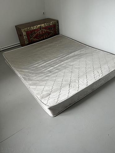used bed: Спальный матрас, Б/у, Двуспальный, Матрасы средней жесткости, Самовывоз — 2