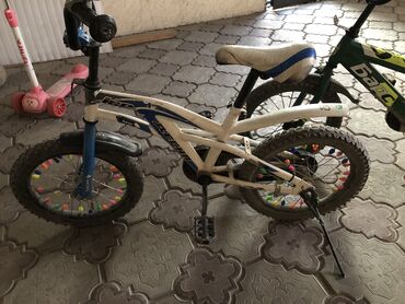 бантик для авто: Детский велосипед, 2-колесный, 4 - 6 лет, Для мальчика, Б/у