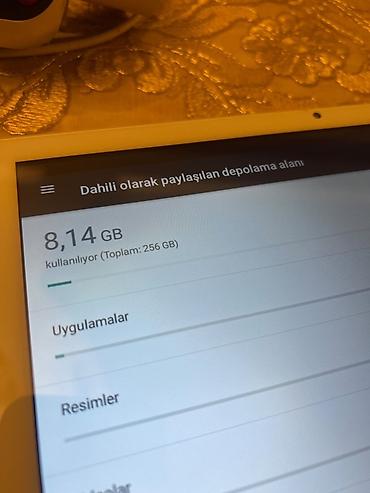 planşet tap az: Planşet + aksesuarlar dəsti - Korpus: metal görünüşlü, nazik və düz — 8