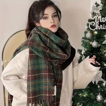 Šalovi: Ženski šal Cena 1700din Pitati za dimenzije Poručuje se,isporuka za — 1