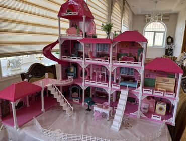 Игрушки: Böyük ölçülü, çoxmərtəbəli oyuncaq barbi evi. - 4 əsas korpus və bir