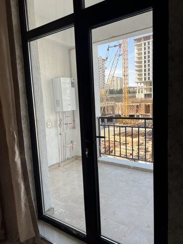 Təmir işləri: Salam. Uzun müddətli kirayə verilir. Yeni 14 mərtəbəli binanın 1-ci — 9
