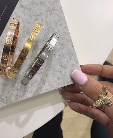 Digər aksesuarlar: Cartier love qolbaq 2 rengi var qizili ve gumusu - lalafo.az Bakı şəhərində Cartier love qolbaq 2 rengi var qizili ve gumusu