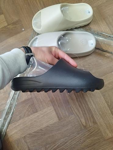 Sandale i papuče: Original Nike i Adidas jeezy slide u kutiji 3500 din. L — 5