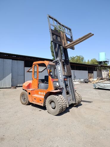 Погрузчики: Погрузчик, 2018 г., Колесный, Вилочный — 2