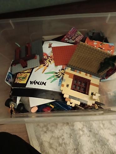 набор лего: Сборные детали LEGO в большом прозрачном контейнере. - Тематика — 2