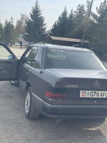 Mercedes-Benz: Mercedes-Benz E-Class: 1993 г., 2 л, Механика, Бензин, Седан — 4