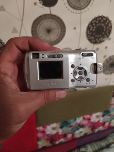 Fotokameralar: Sony Cyber-shot acilir ekran ag qalir zapcast kimi satilir son