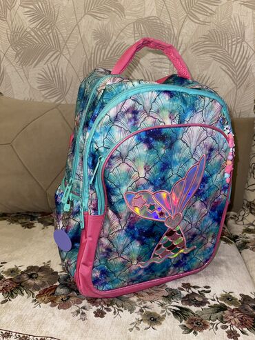 Çantalar: Mektebli çantasi ve yemek çantasi. Dest sekilde satilir. Sentyabrda — 11