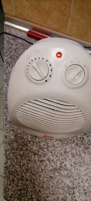 Kaloriferi: Grejalica Ardes 2000w ispravna
Mirjevo na lalafo.rs — 10 Kaloriferi: Grejalica Ardes 2000w ispravna
Mirjevo — 10