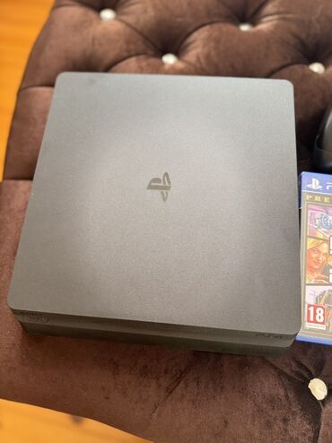 PS2 & PS1 (Sony PlayStation 2 & 1): Sony PlayStation 4 (PS4 Slim) oyun konsolu Xüsusiyyətlər: - Kompakt