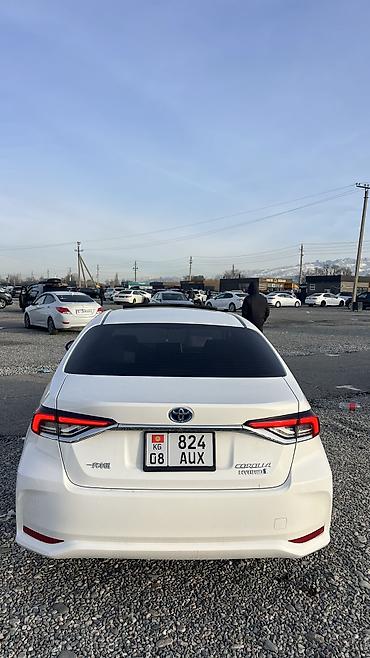 Toyota: Toyota Corolla: 2022 г., 1.8 л, Вариатор, Гибрид, Седан — 5