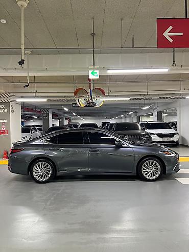 Lexus: Lexus ES: 2022 г., 2.5 л, Вариатор — 10