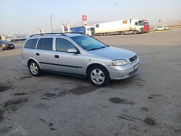 Opel Astra Caravan (estate) – gümüşü rəngdə, 5 qapı, geniş baqajlı və