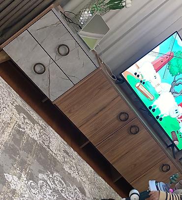 TV altlığı: Yeni, Düz TV altlığı, Polkalı, Laminat — 1