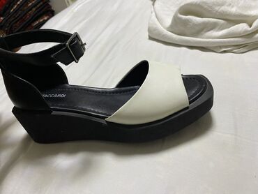 Мокасины и лоферы: Некоторые новые некоторые носились пару раз, пишите, цена у каждой — 3