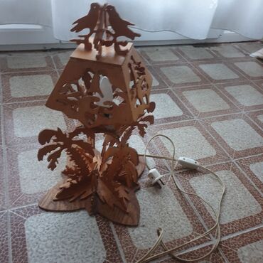 Rasveta: Starinska stolna lampa prelep rad