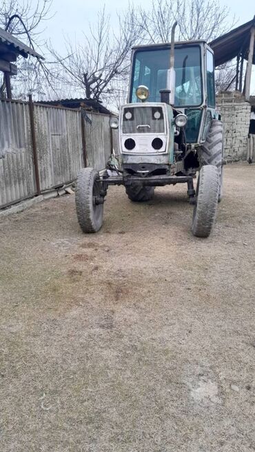 Nəqliyyat: Salam traktor satilir iwlek veziyyetdedir tekerleri zeifdi