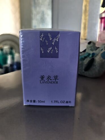 qaçış üçün qadın krosovkaları: 50 ml parfüm suyu yenidir 8 azn