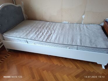 Kreslolar: İşlənmiş, Təknəfərlik çarpayı, Matras ilə