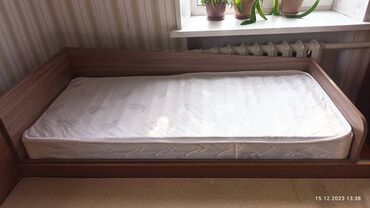 Детские односпальные кровати: Кровать длинна 1,65см.ширина 74см.высота с матрасом 55 см.В отличном