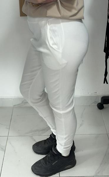 pull and bear dzemperi: 06. Trenerka u veličinama S/M i L/XL
1800 dinara M — 1