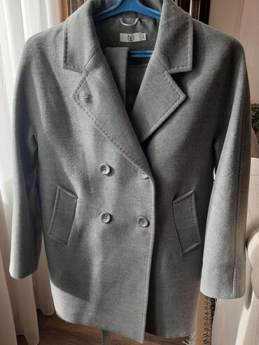 Пальто: Полупальто,размер 40-42.Почти новое