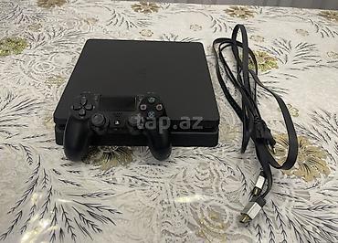 PS4 (Sony Playstation 4): Ps 4 slim.Əla vəziyətdə,hec bir problemi yoxdu Artıq üstündə 2 jostik — 1