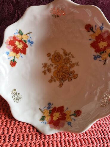 Stare vaze i dekor: Porcelanska nova,vintaz bombonijera. Visina. 6,5cm — 7